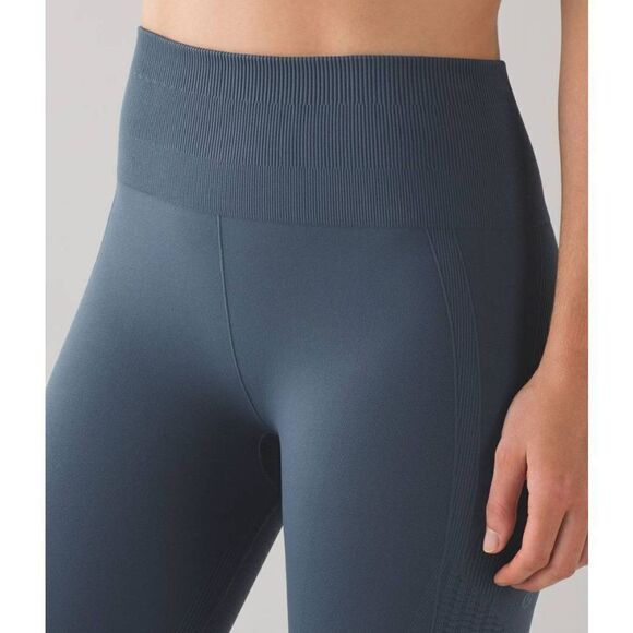 LULULEMON ATHLETICA Flow & Go Crop (19') in Astro Blue Size 4 - Picture 4 of 7